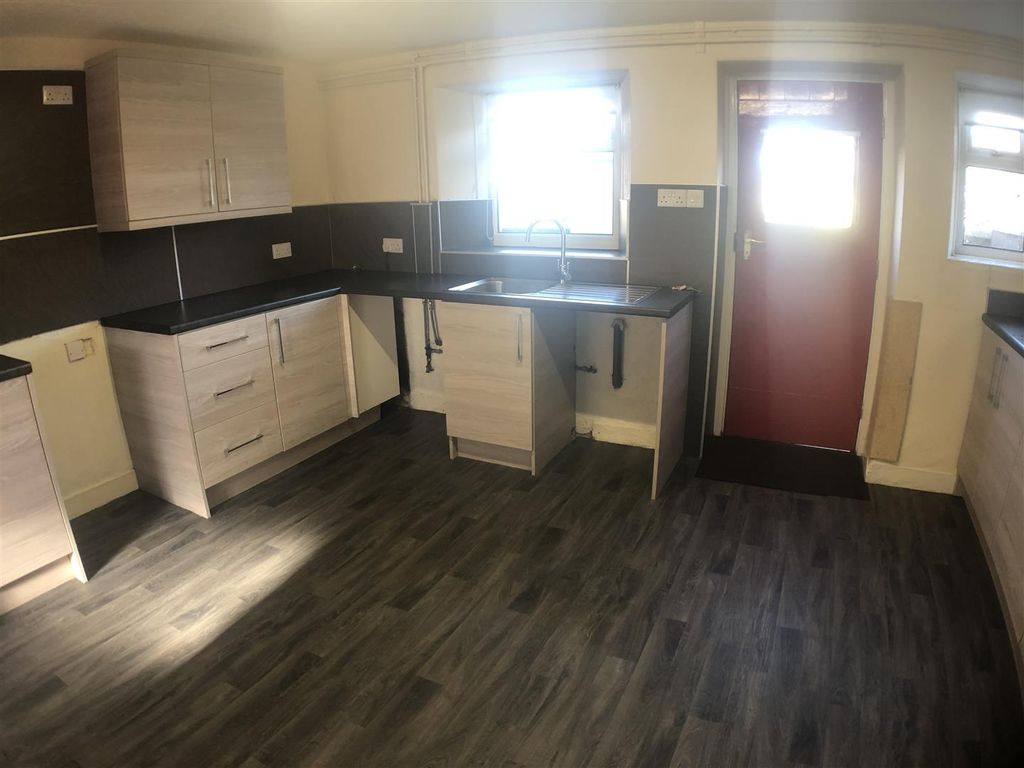 Property photo 3 of 25