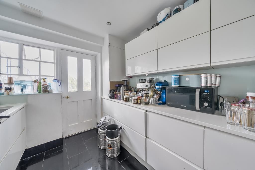 Property photo 2 of 18 Kitchen