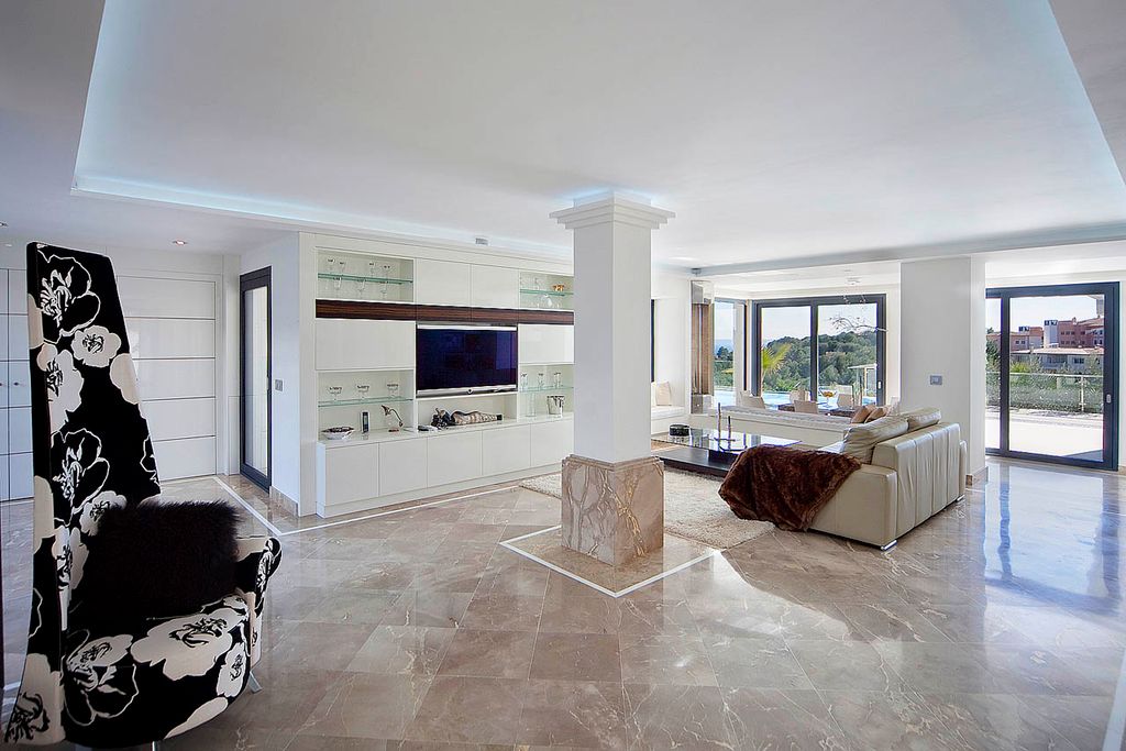 Property photo 3 of 16 Long03_53453_Bendinat