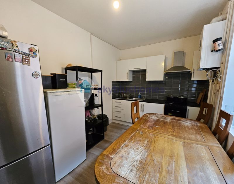 Property photo 3 of 12 Photo 6