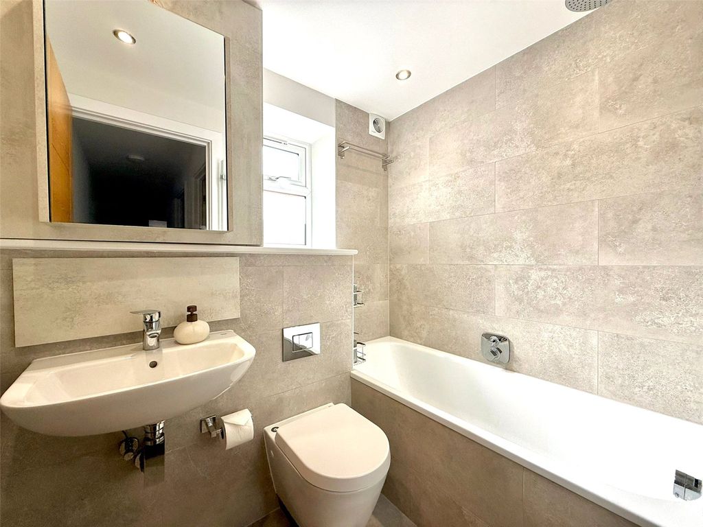 Property photo 3 of 8 Picture No. 06