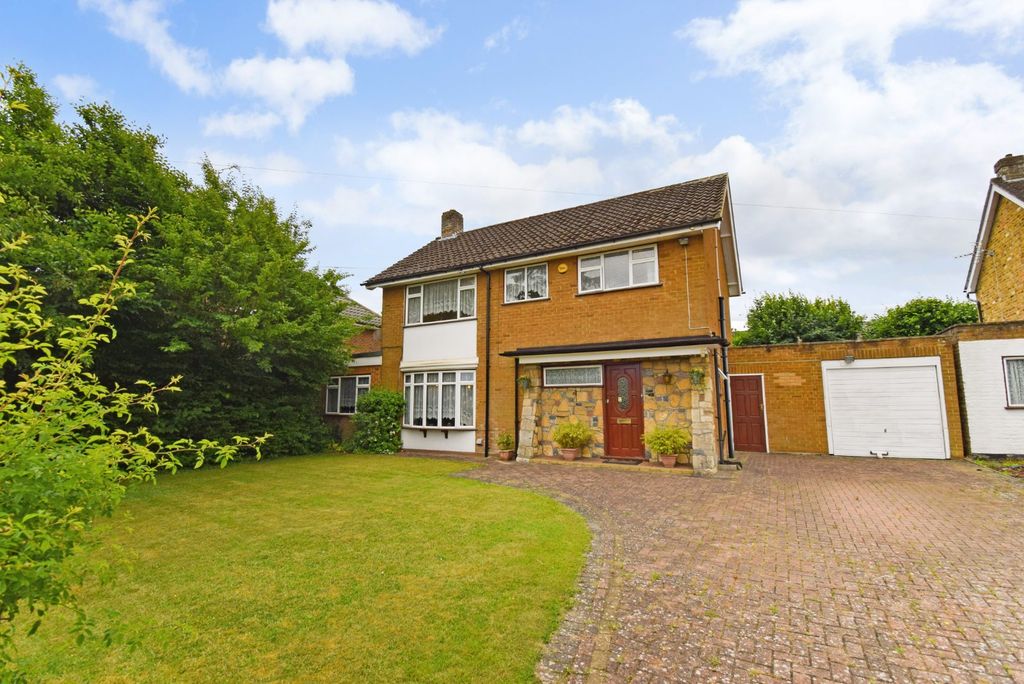 Property photo 1 of 17 External