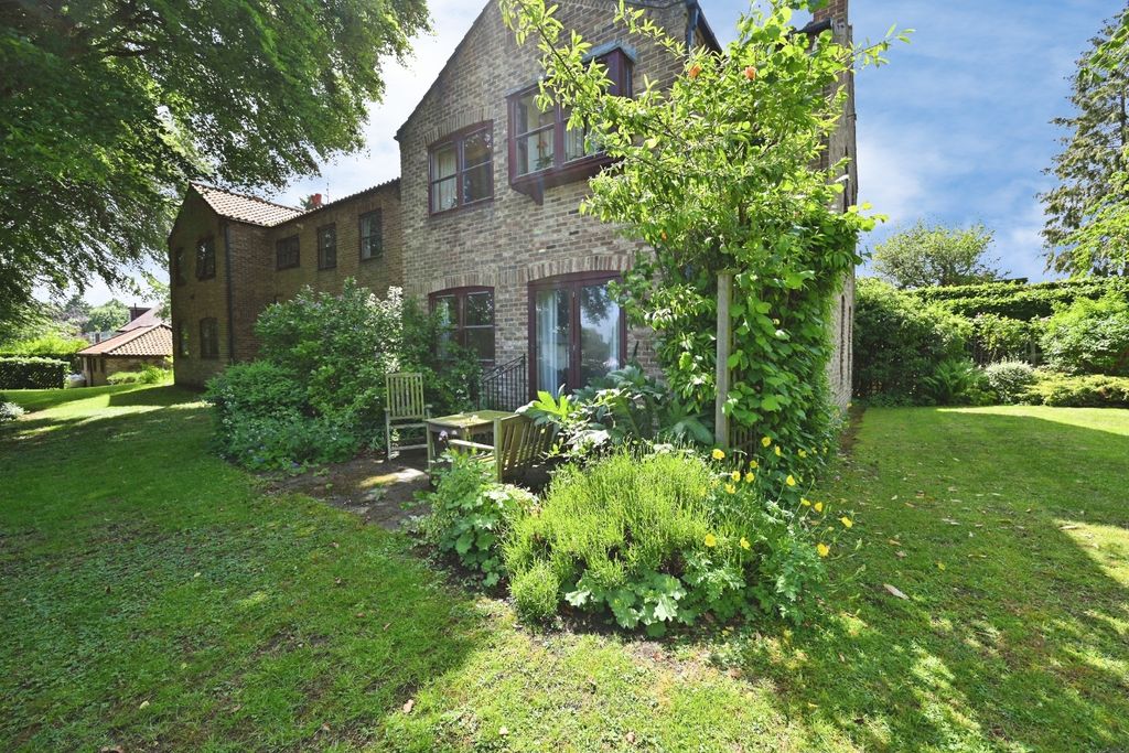 Additional image 18 of 3 bed flat for saleThe Wickets, Studley Road, Ripon HG4