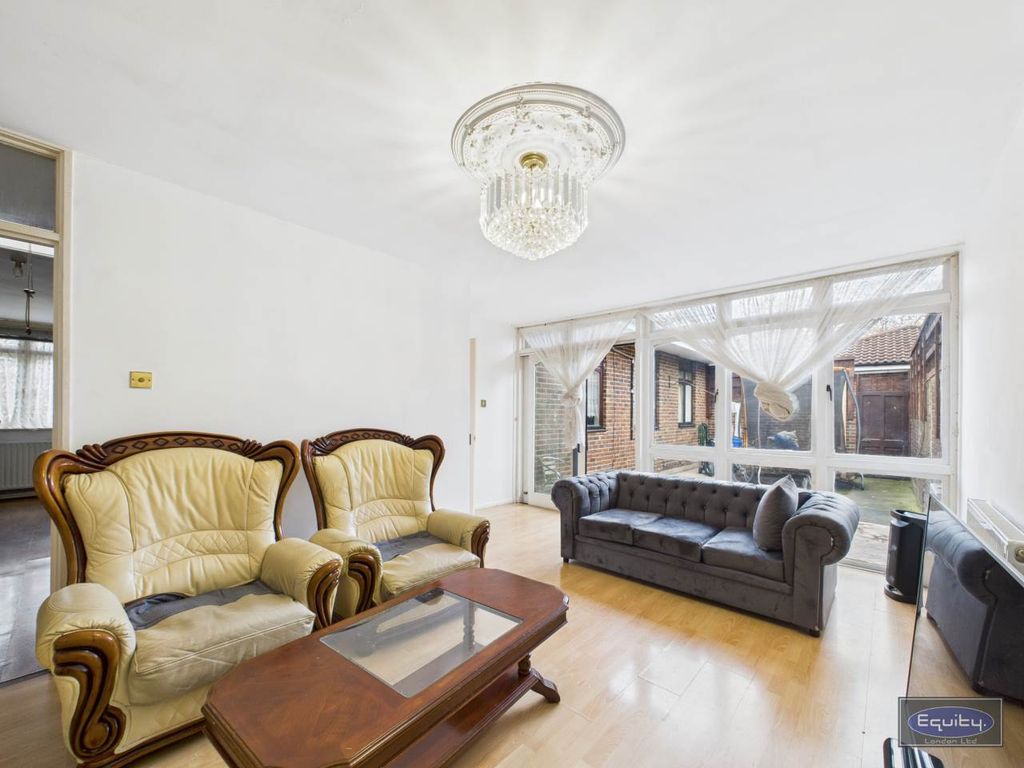 Property photo 3 of 10 Living Room1