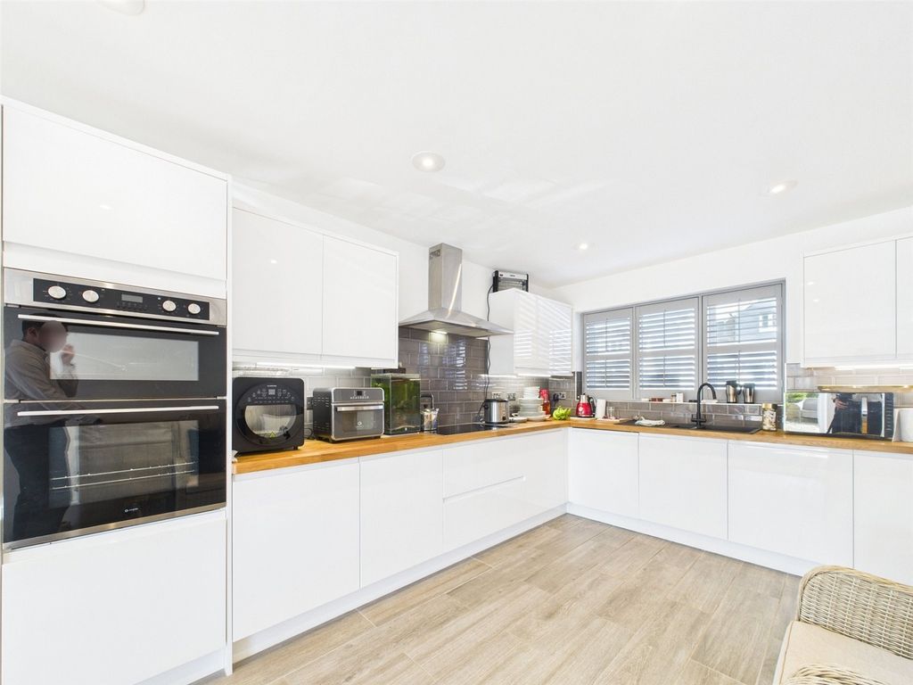 Property photo 2 of 13 Kitchen