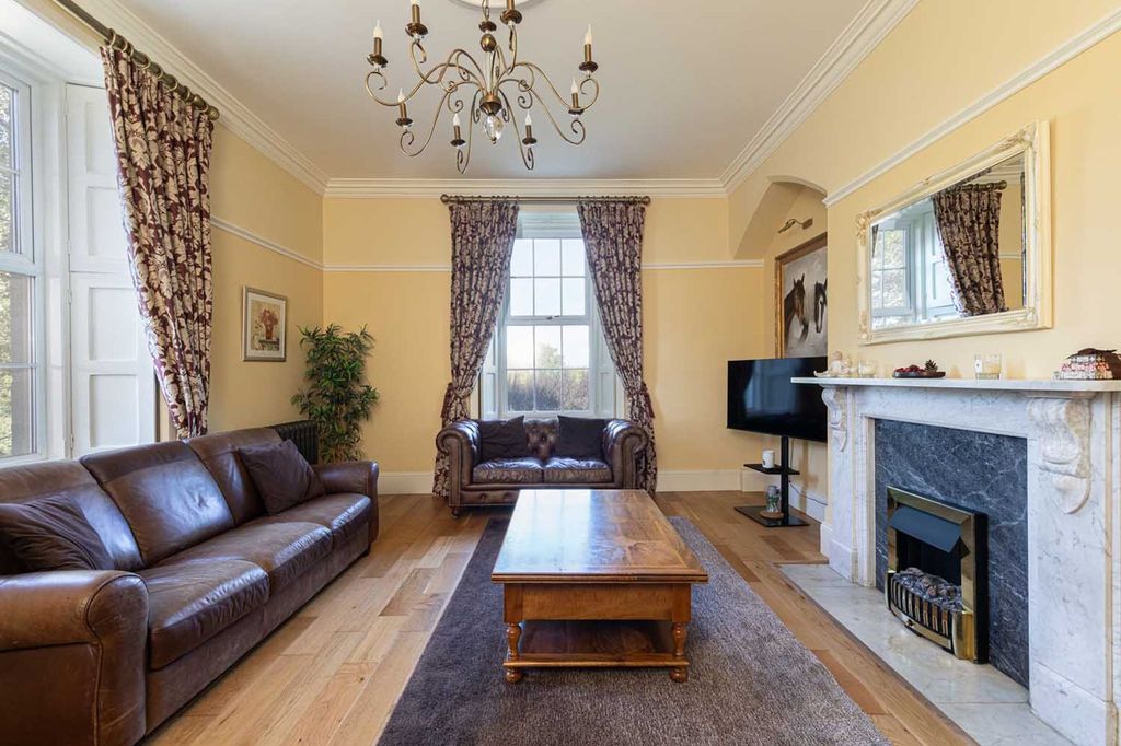Property photo 2 of 35