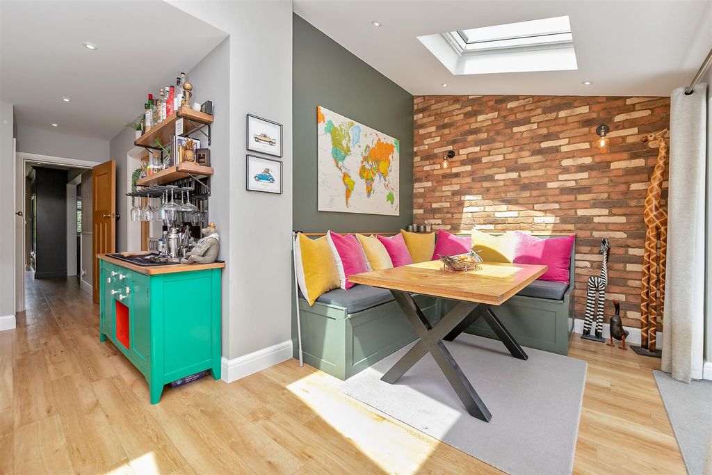 Property photo 3 of 33 7Crouchhallgardens-32.Jpg