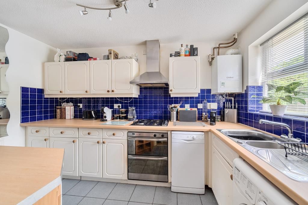 Property photo 3 of 19 Kitchen