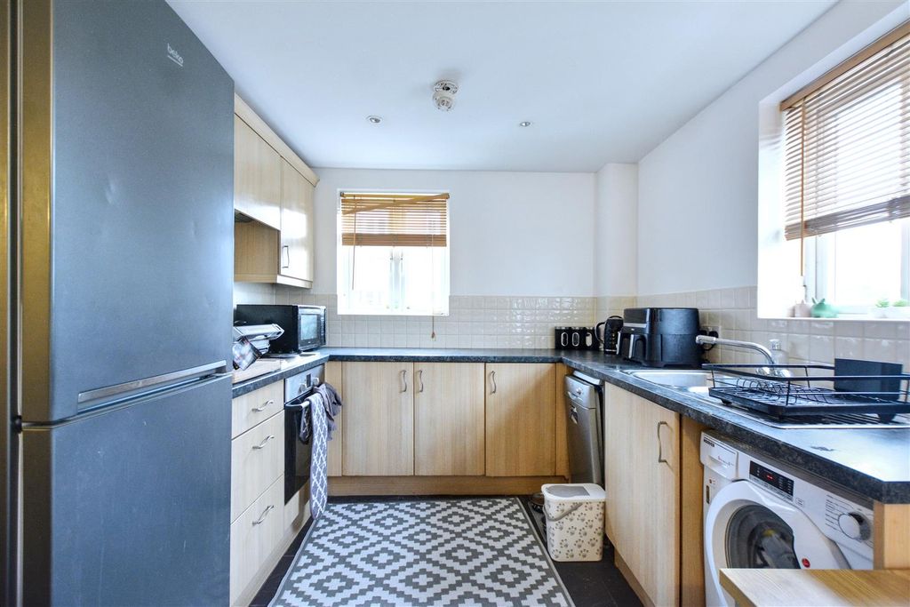 Property photo 3 of 12 Kitchen_1.Jpeg