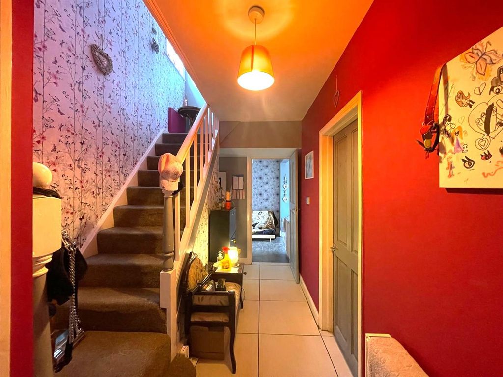Property photo 2 of 16 Entrance Hall