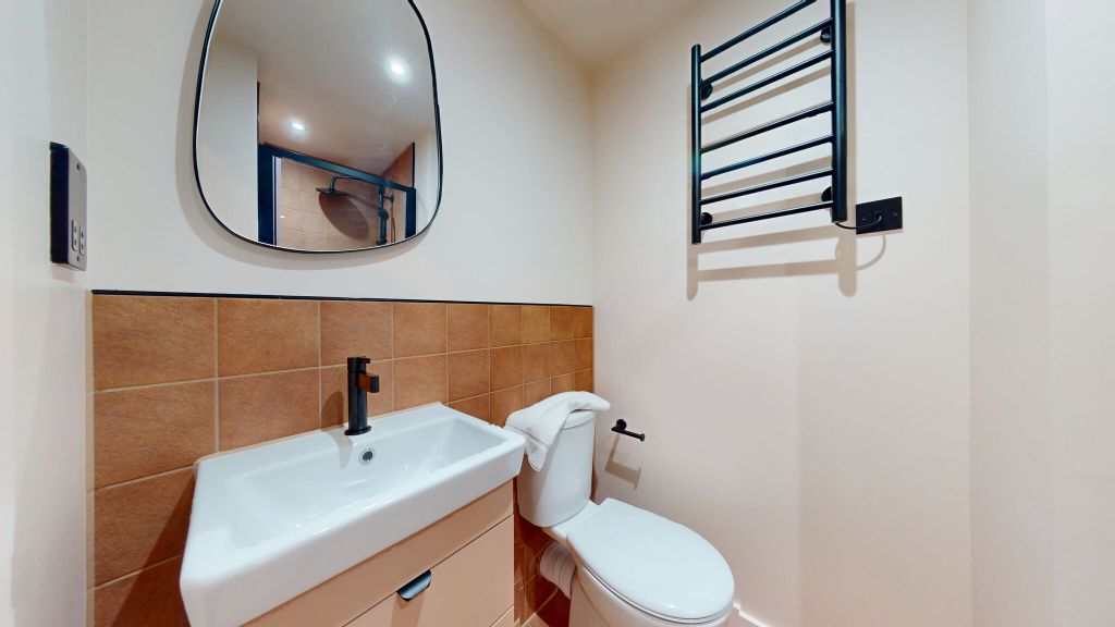 Property photo 3 of 12 Bathroom