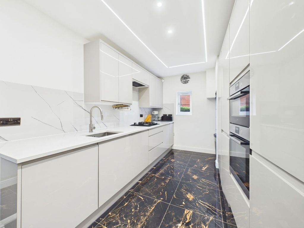 Property photo 3 of 13 Kitchen