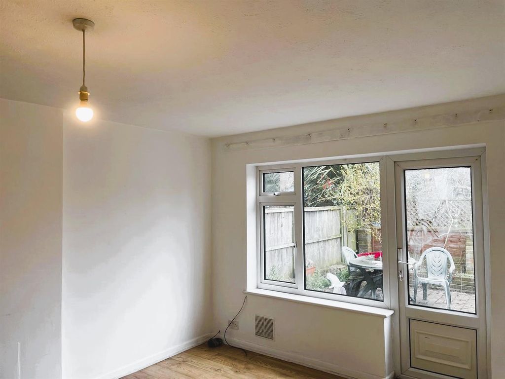 Property photo 2 of 7 Lounge