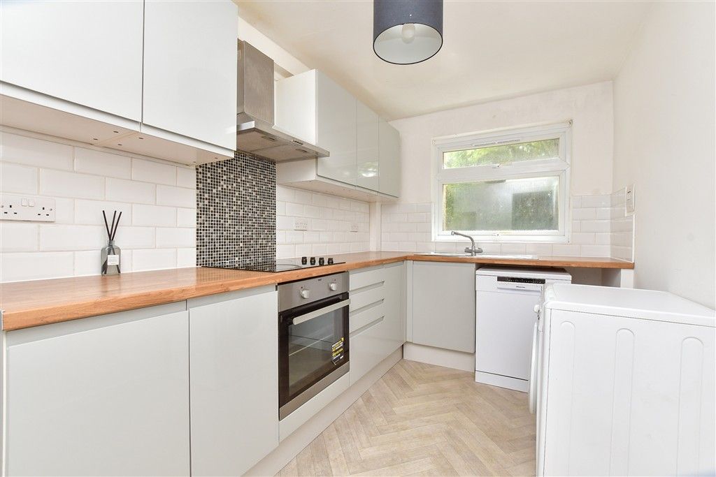 Property photo 3 of 11 Kitchen
