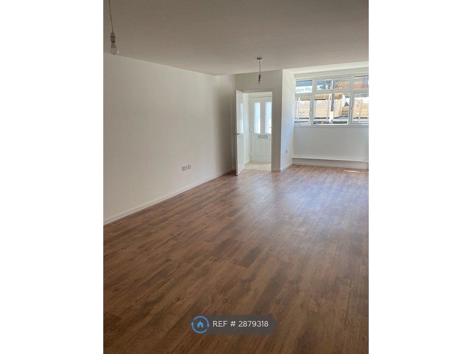 Property photo 1 of 13 Front Room / Dinning Area