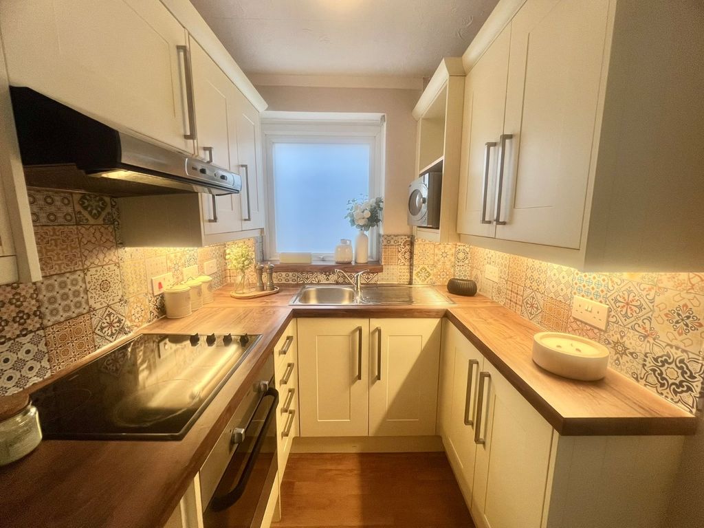 Property photo 2 of 8 Picture No. 10
