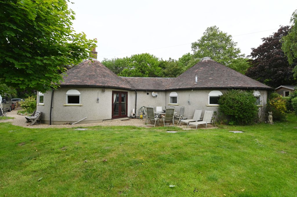 Property photo 1 of 14 Round0012