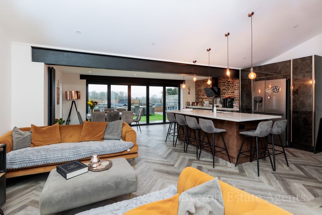 Property photo 1 of 25