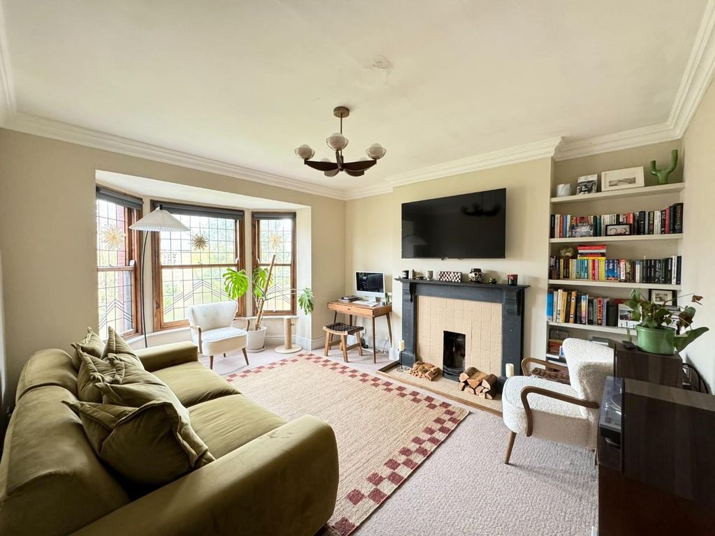 Property photo 2 of 23