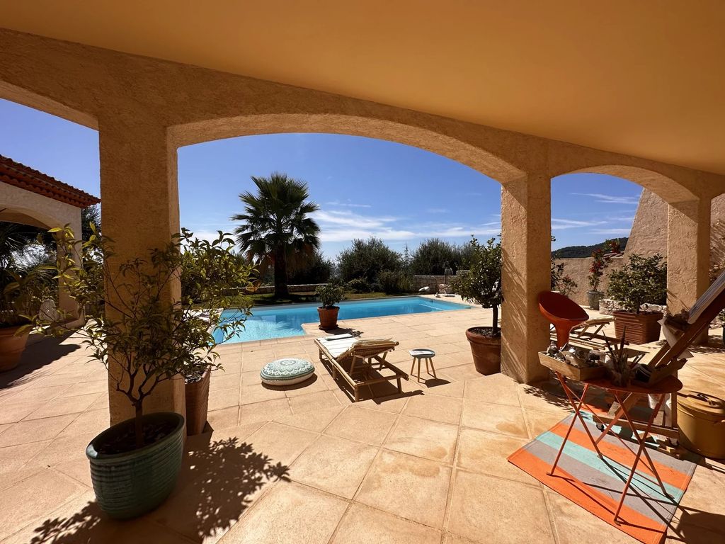 Property photo 3 of 6