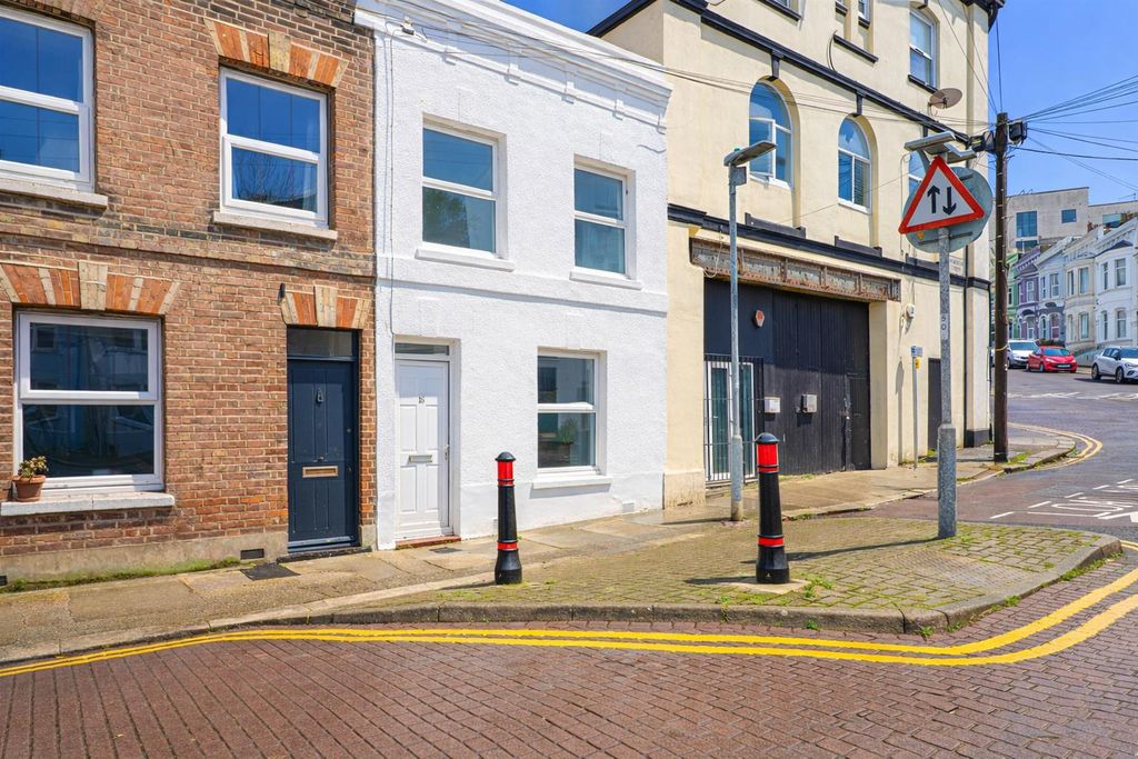 Property photo 1 of 13 Ef41F760-2671-4Ca1-B6F5-F7c2Bbae308d.Png