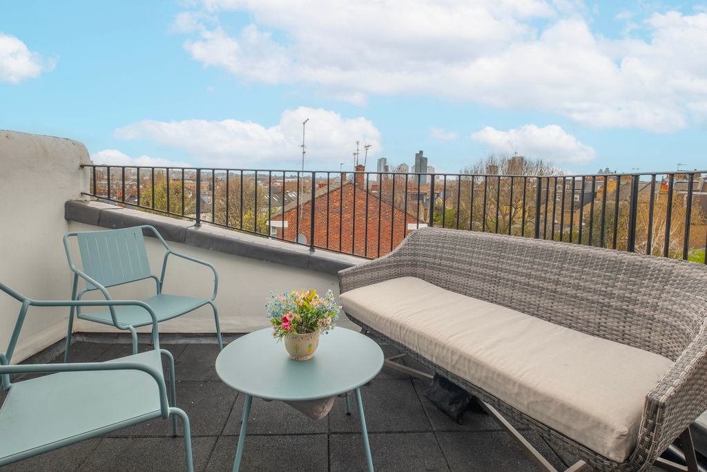 Property photo 2 of 11