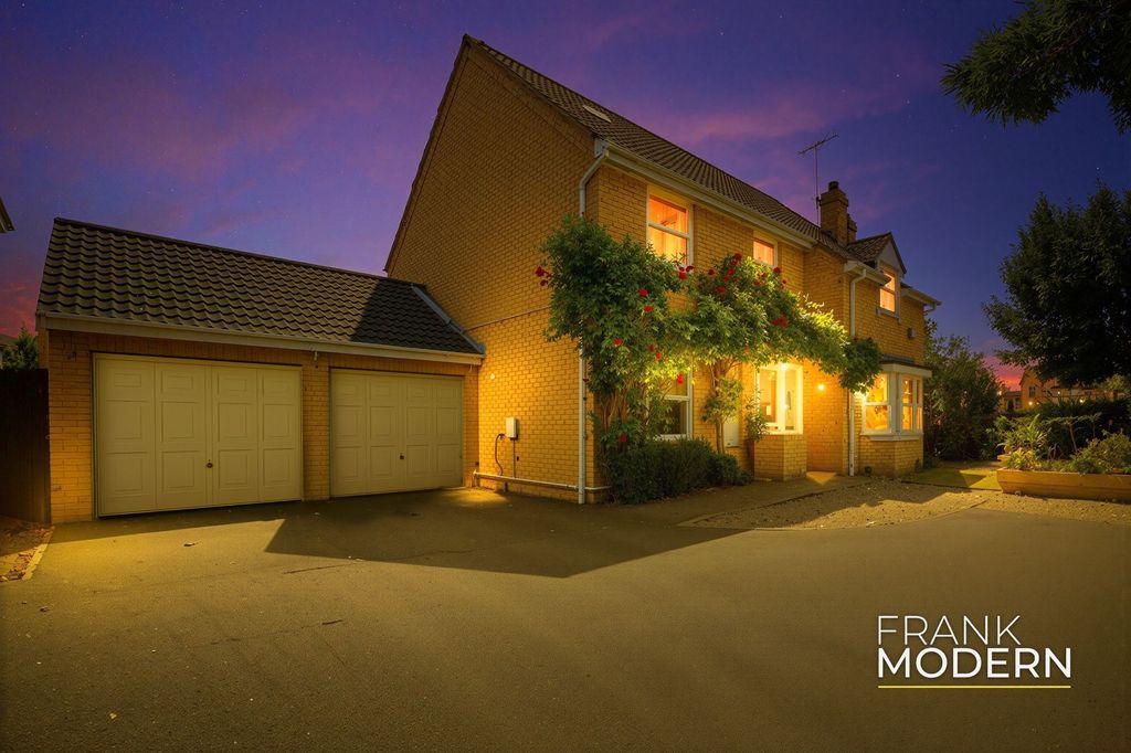 Property photo 1 of 50 Dusk