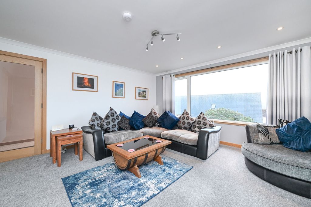 Property photo 3 of 29