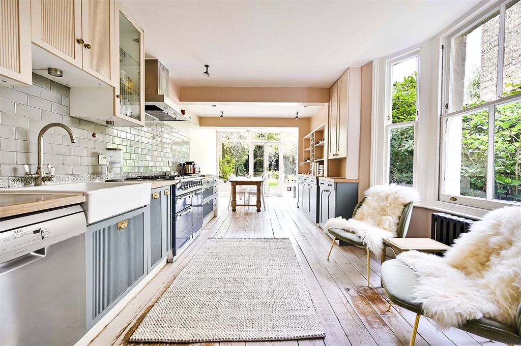 Property photo 3 of 24 Picture No. 16