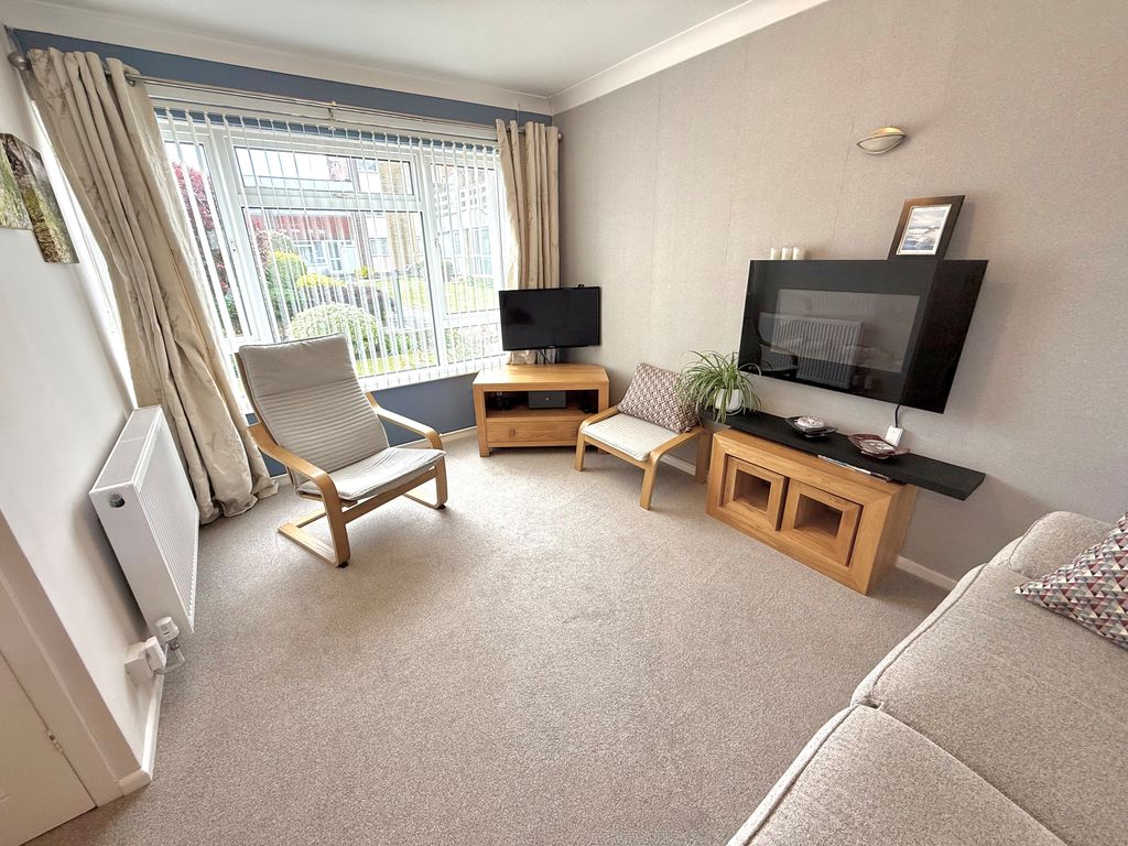 Property photo 2 of 16 5 Fittleworth Lounge 1