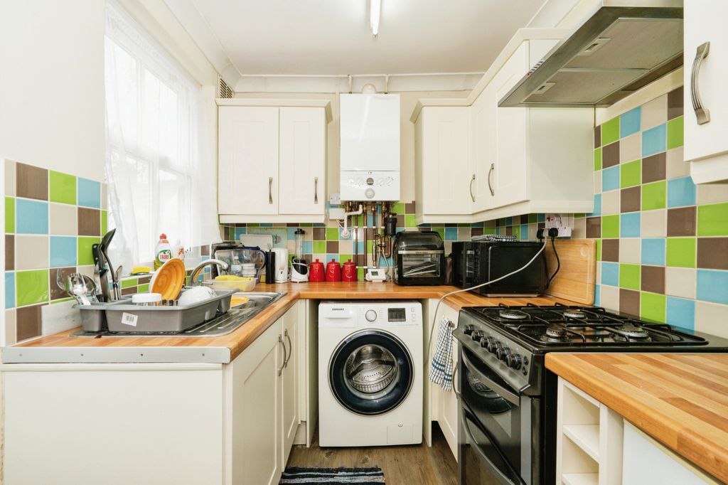 Property photo 3 of 14