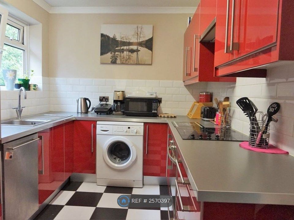 Property photo 3 of 8 Kitchen