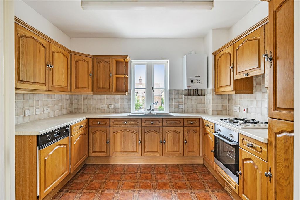 Property photo 3 of 20 Kitchen