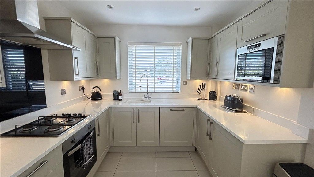 Property photo 1 of 10 Kitchen We