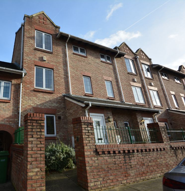 Property photo 1 of 16 4 Bedroom Semi Detached House For Rent