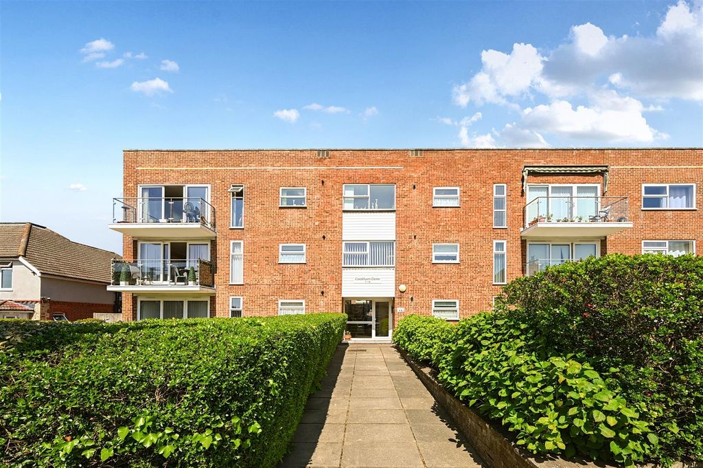 Property photo 1 of 17 3 Cookham Dene - Buckhurst Road - Tn401Ru - Photos
