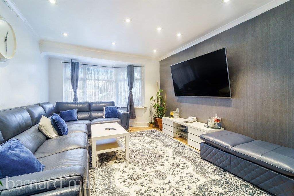 Property photo 3 of 12