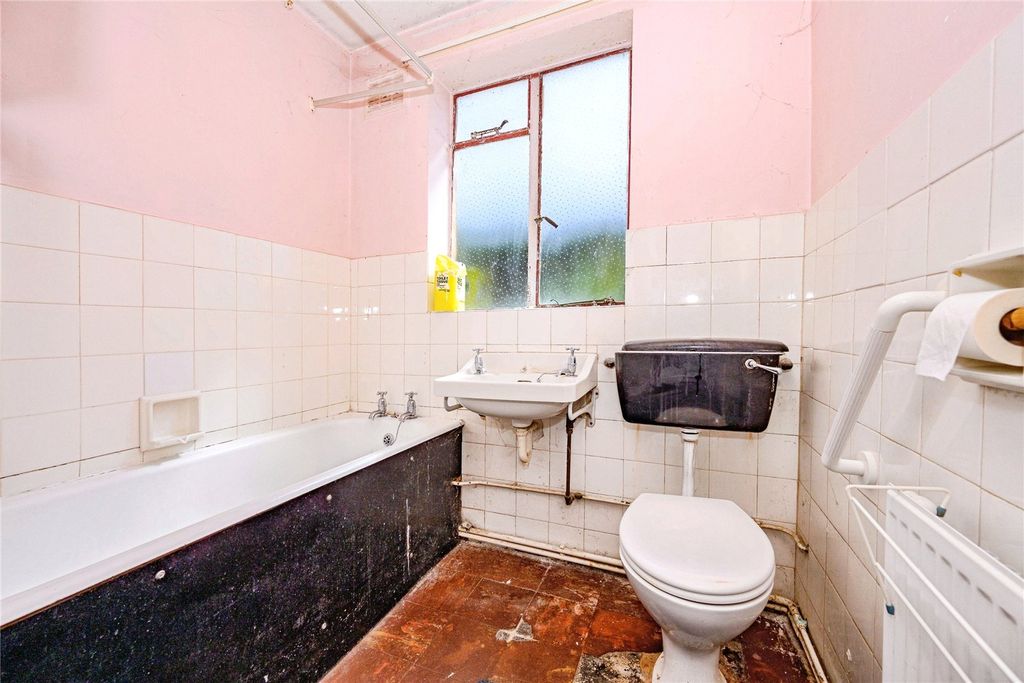 Additional image 7 of 3 bed flat for saleWest Street, Dunstable, Bedfordshire LU6
