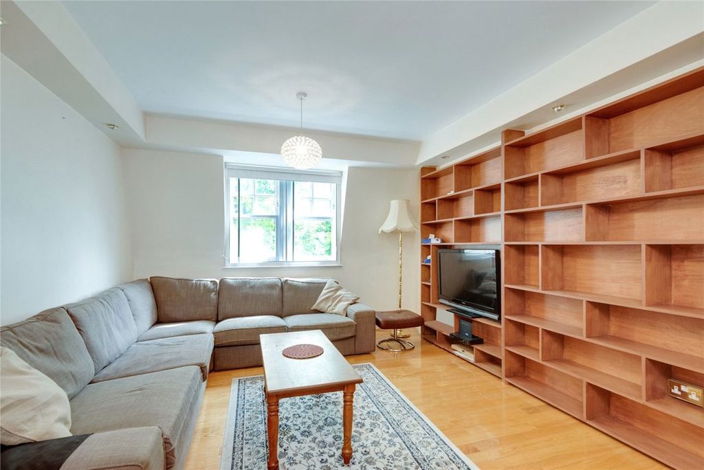 Property photo 2 of 11