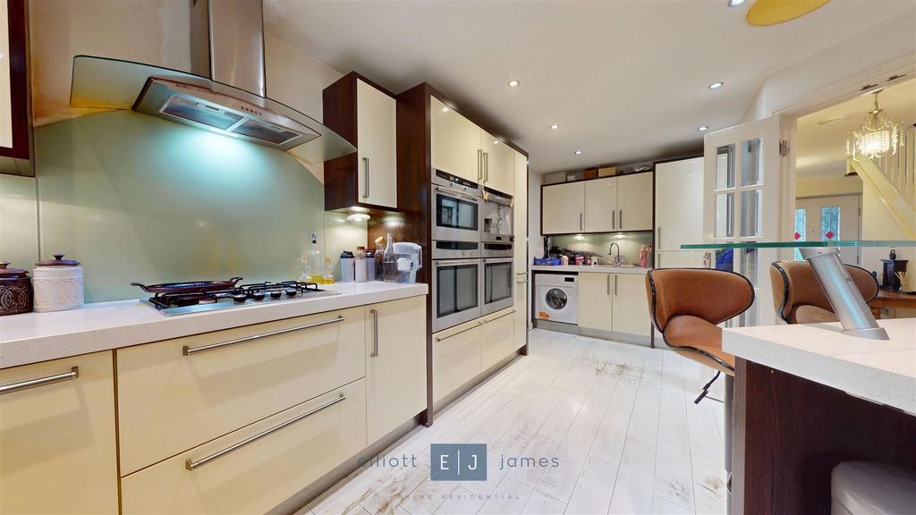 Property photo 2 of 29