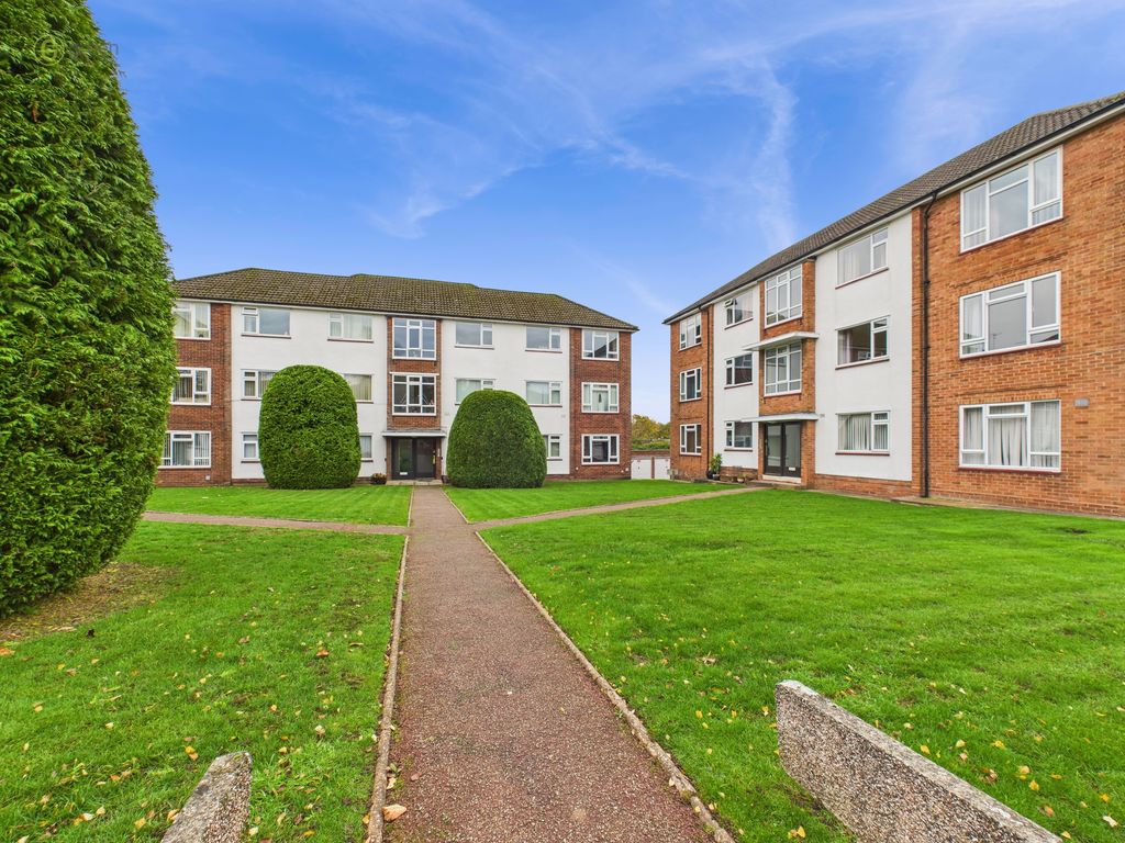 Property photo 2 of 10 Cam03830G0-Pr0239-Still011