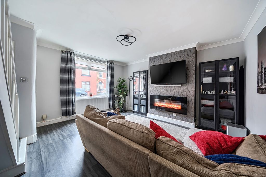 Property photo 3 of 20 1382834-9-692437704030A