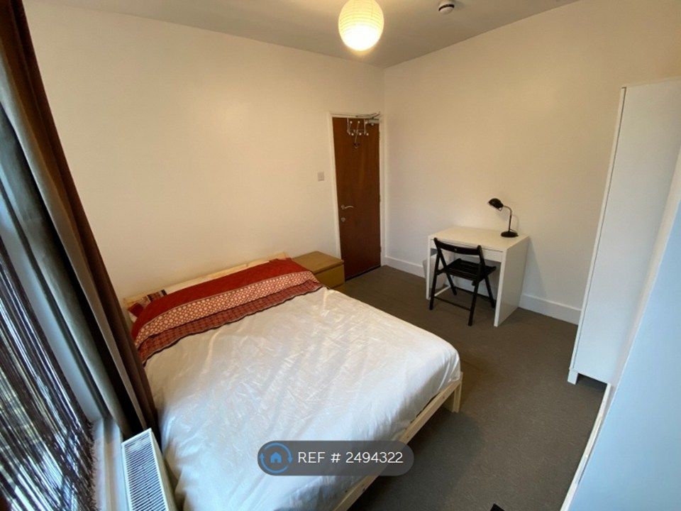 Property photo 3 of 8 Double Bedroom - Furnished