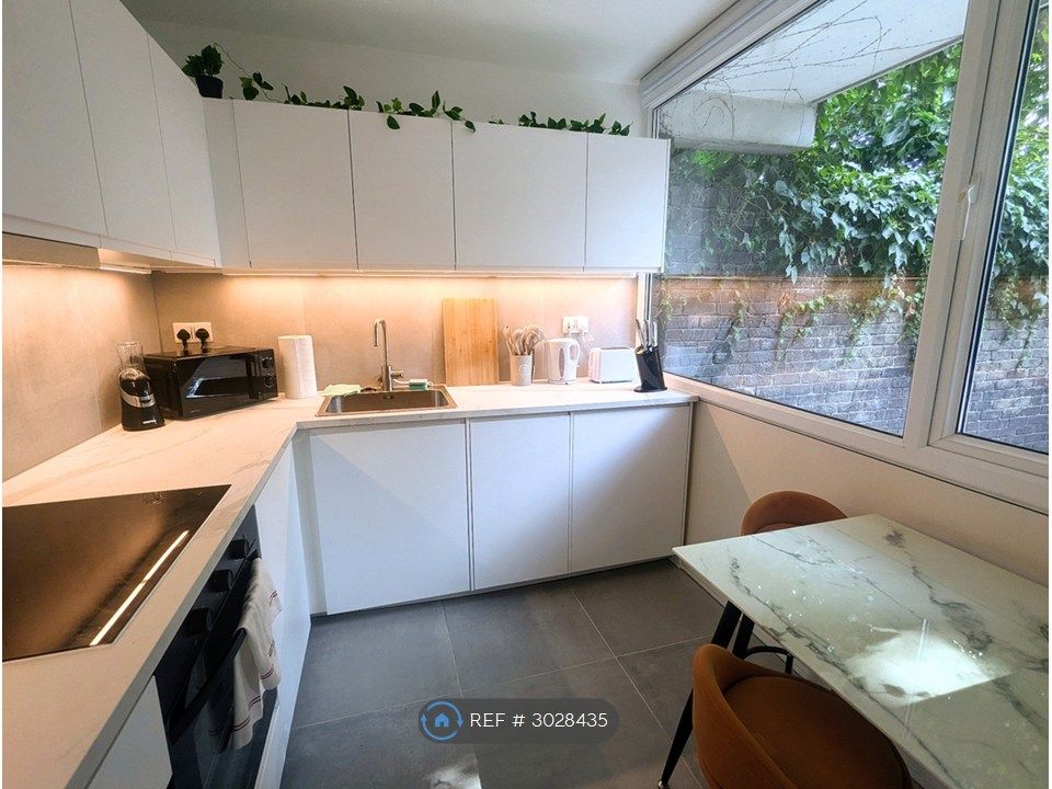Property photo 3 of 20 Kitchen