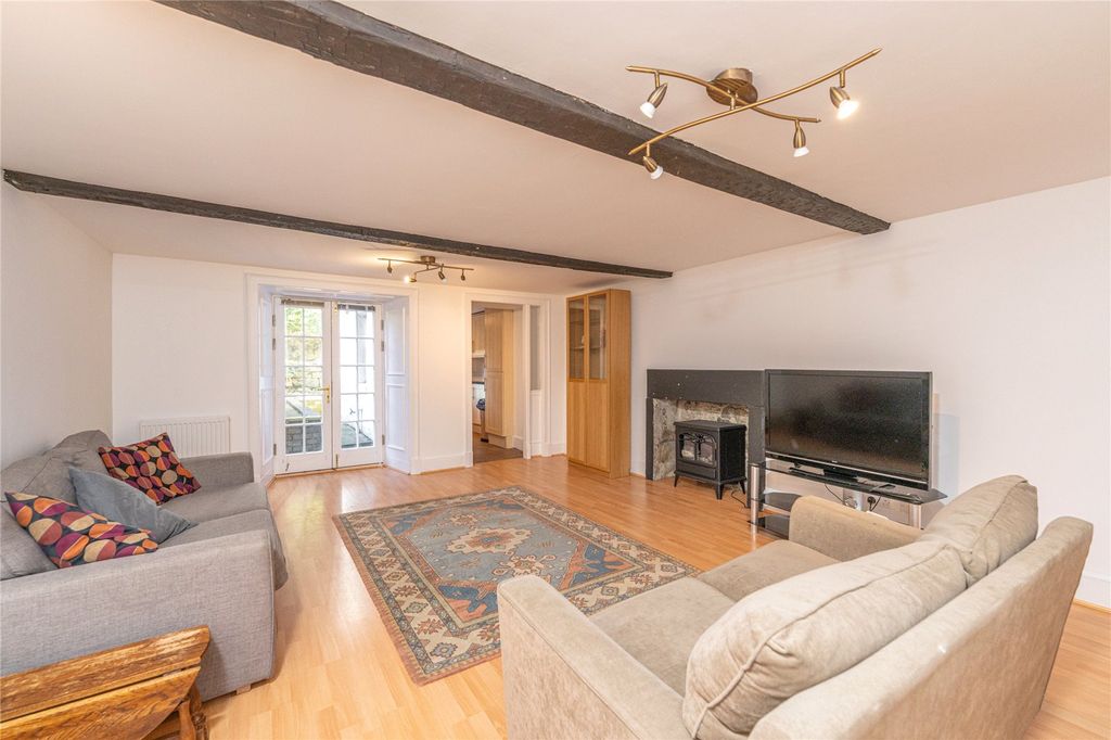 Property photo 2 of 26 Lounge