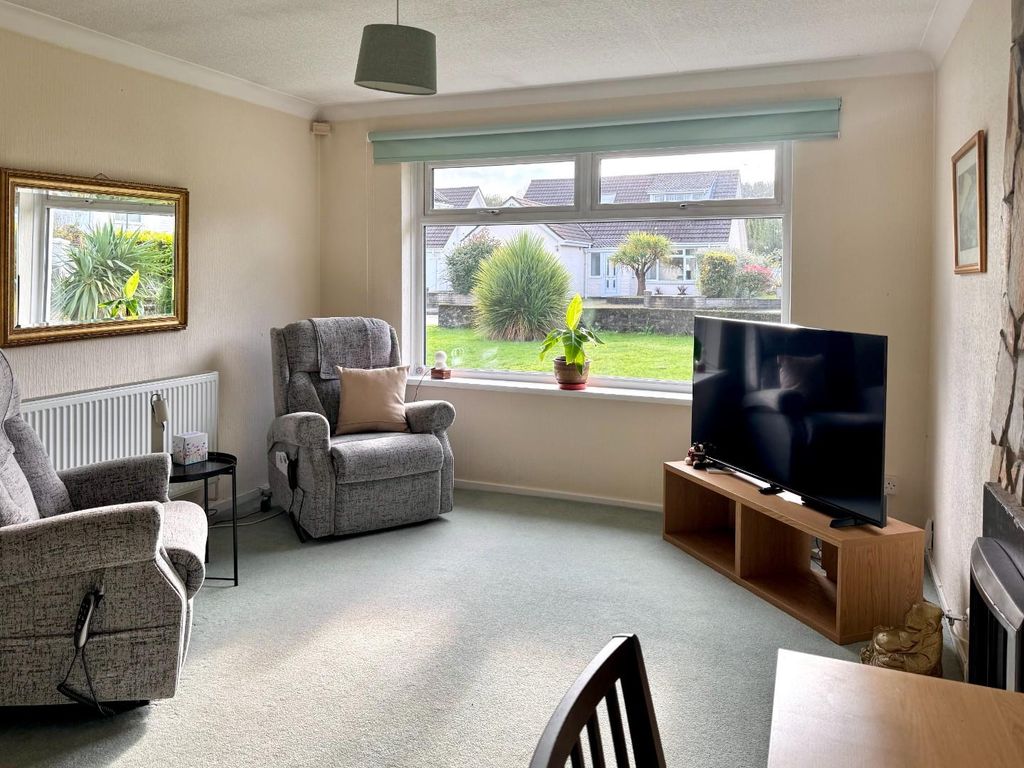 Property photo 2 of 22 Lounge