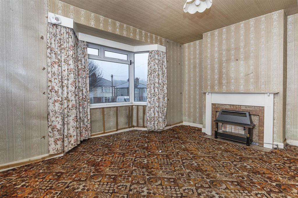 Property photo 2 of 17 Living Room