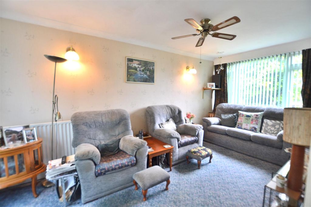 Property photo 2 of 17 Sitting Room.Jpg