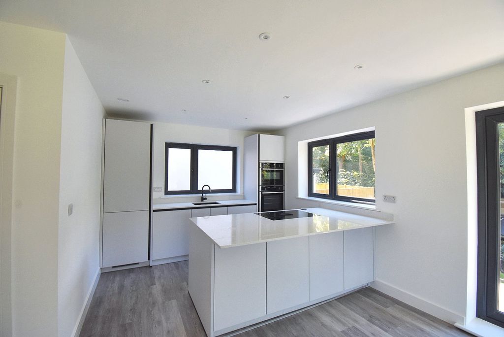 Property photo 2 of 8 Picture No. 05