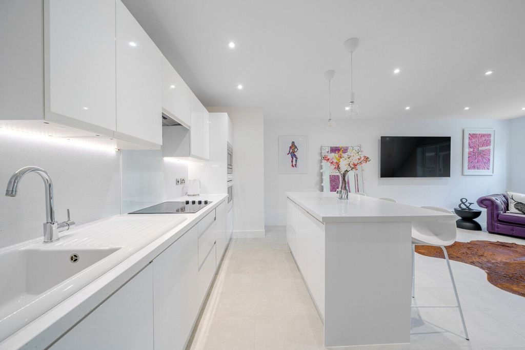 Property photo 2 of 19 Picture No. 09